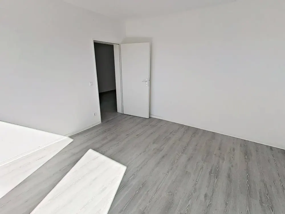 Spacious Space Wonder: Bright 2-Room Apartment with Balcony in Paderborn-Dahl