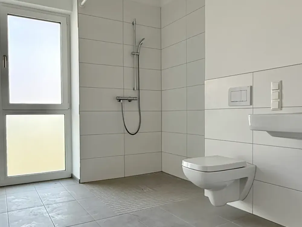 Hannover KRONSRODE, Neubau: Einbauküche, Balkon + Loggia, Fußbodenheizng, 2 Bäder, Lift, TG, Keller