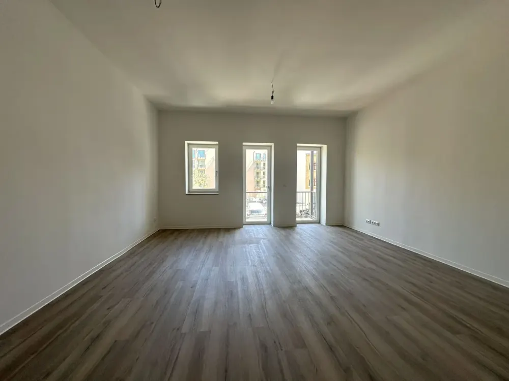3 Rooms | Balcony | Renovated Old Building, Living in Zentrum-Ost | Optional with Fitted Kitchen