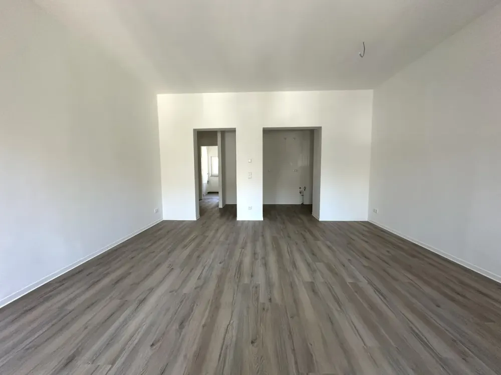 3 Rooms | Balcony | Renovated Old Building, Living in Zentrum-Ost | Optional with Fitted Kitchen