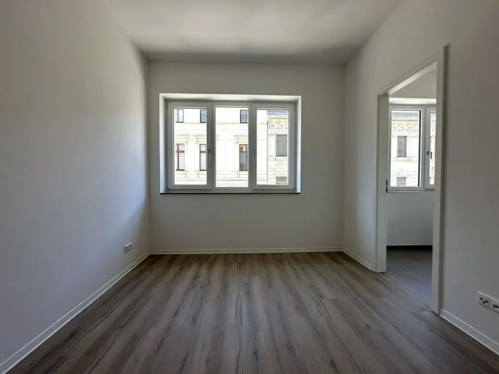 3 Rooms | Balcony | Renovated Old Building, Living in Zentrum-Ost | Optional with Fitted Kitchen