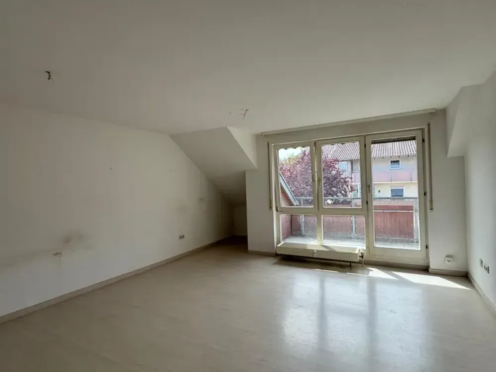 Solide 3-Zimmer-Wohnung mit Balkon, ideal für individuelle Gestaltung