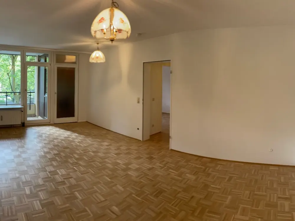 Two Rooms in Perlach: Bright Apartment with Balcony and Subway at the Door