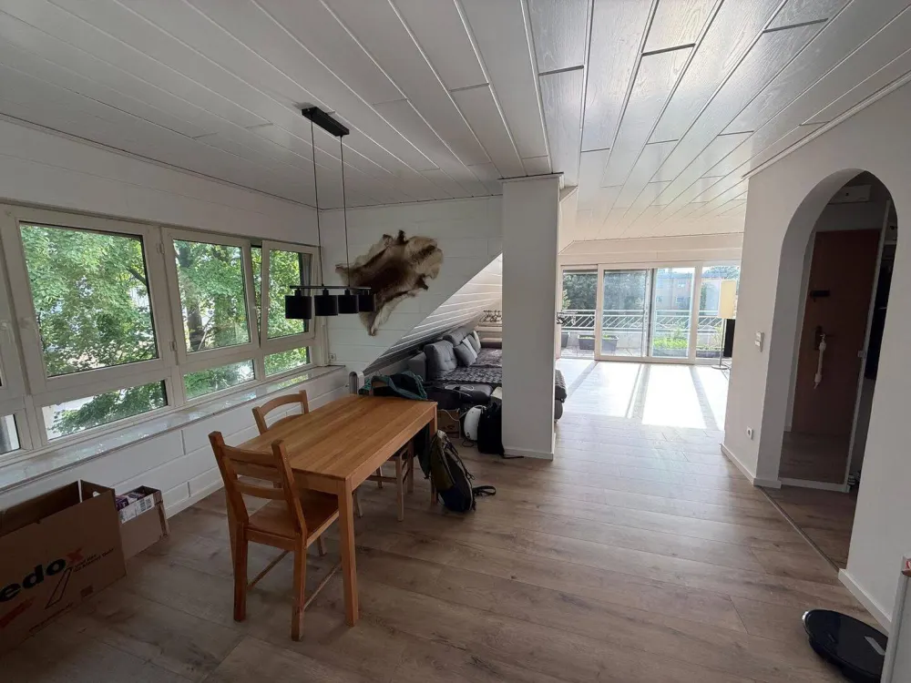 Bright Balcony Apartment in Südstadt
