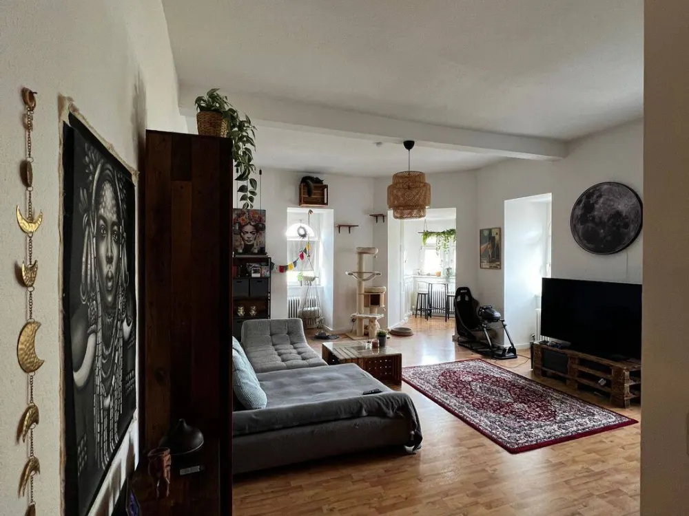 2-Room Attic Apartment in Central Location for Rent