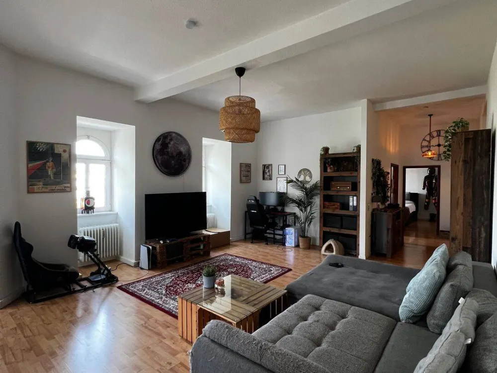 2-Room Attic Apartment in Central Location for Rent