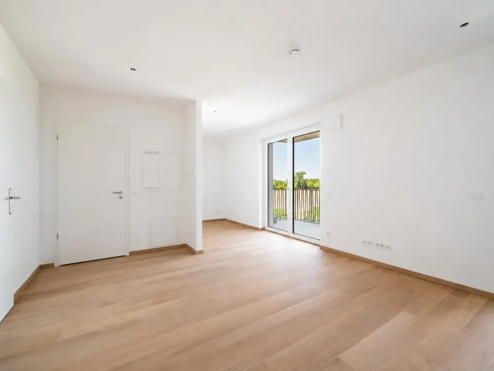 Bright 1-Room New-Build Apartment with Balcony, Modern & High-Quality