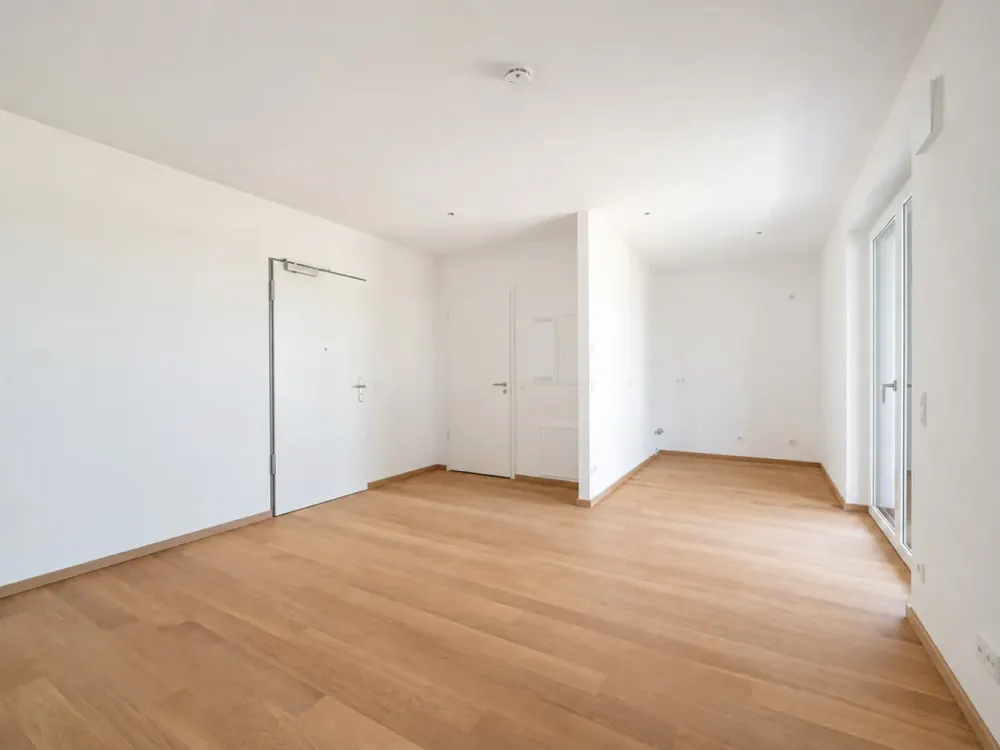 Bright 1-Room New-Build Apartment with Balcony, Modern & High-Quality
