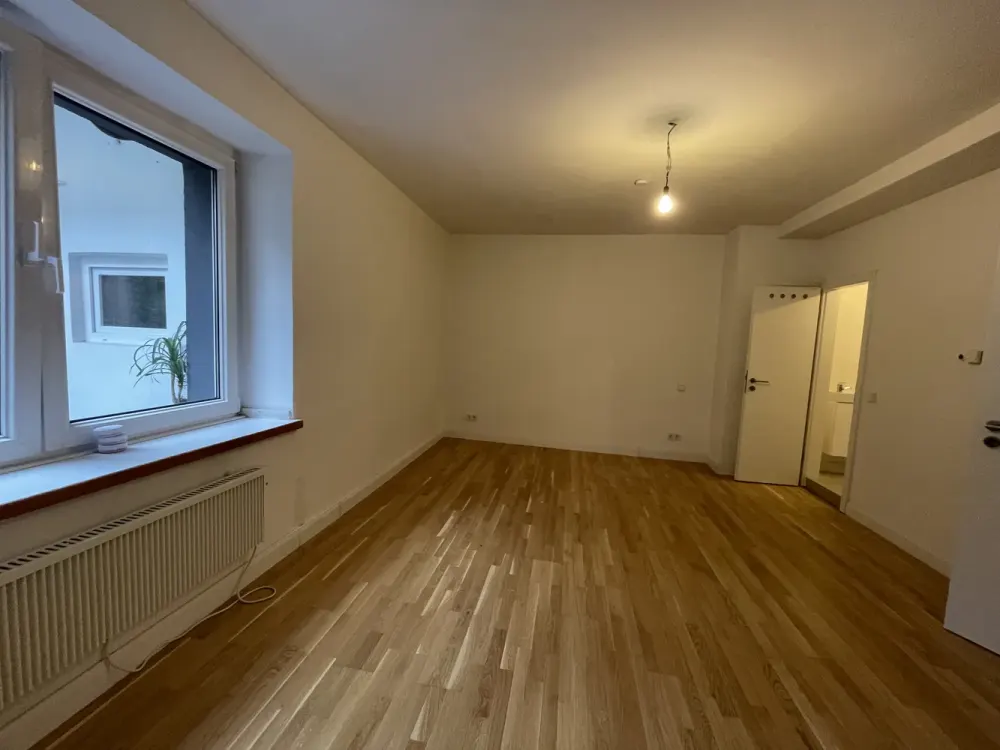 In Düsseldorf: Sanierte Wohnung mit 2 Zimmern und Terrasse