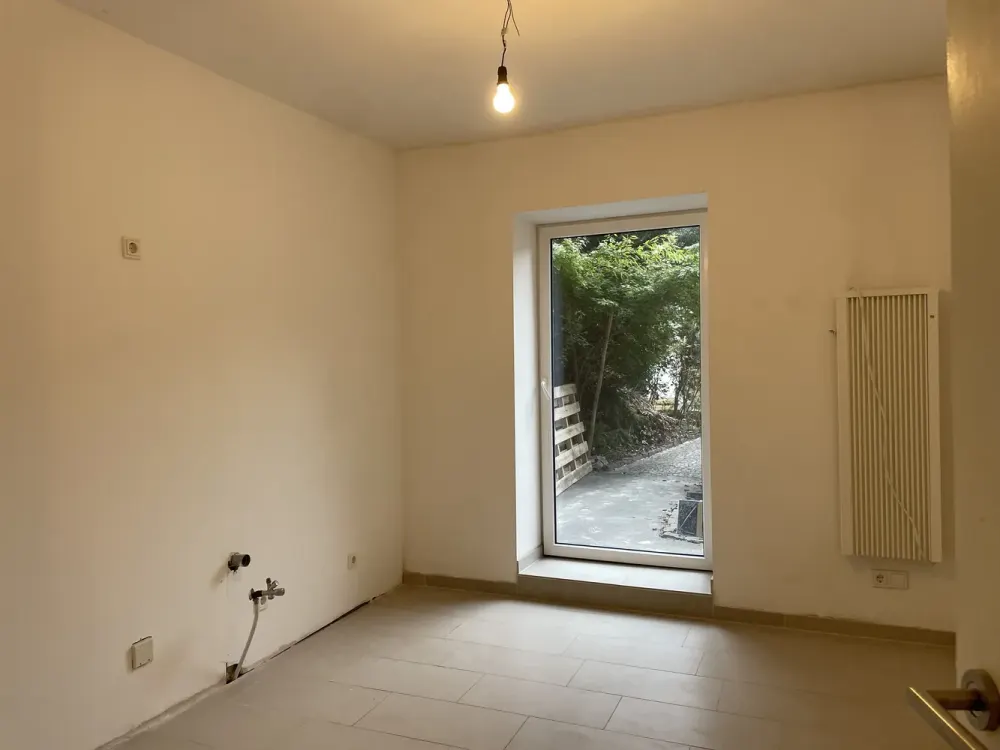 In Düsseldorf: Sanierte Wohnung mit 2 Zimmern und Terrasse