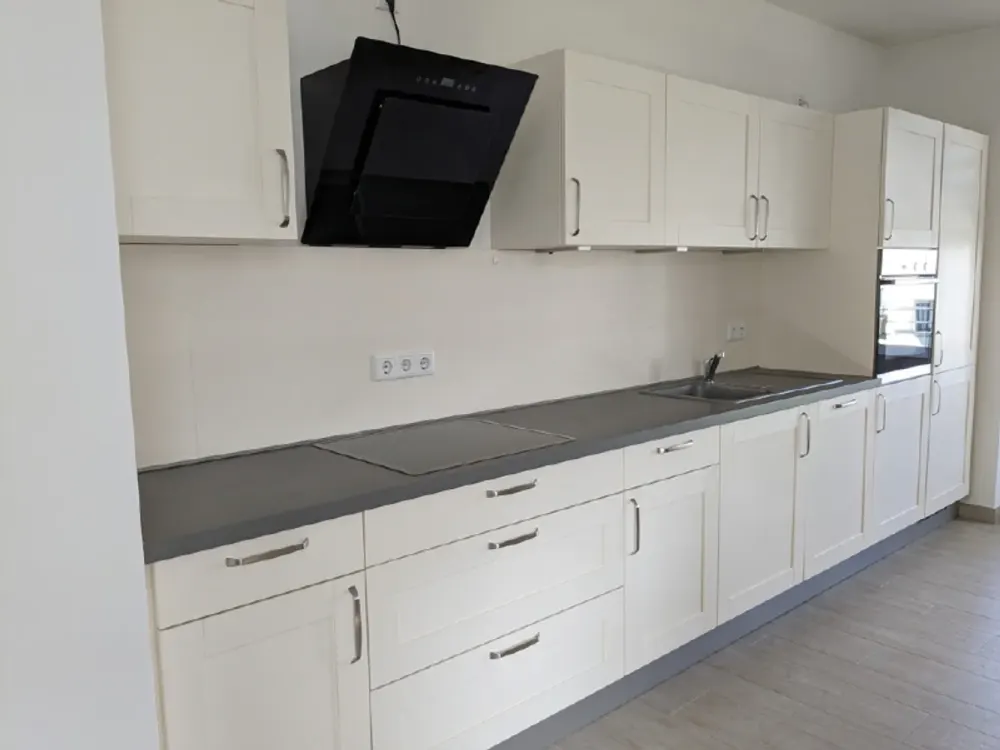 2 Bathrooms, 2 Balconies: Family Apartment in Striesen *** Built-in Kitchen Possible ***