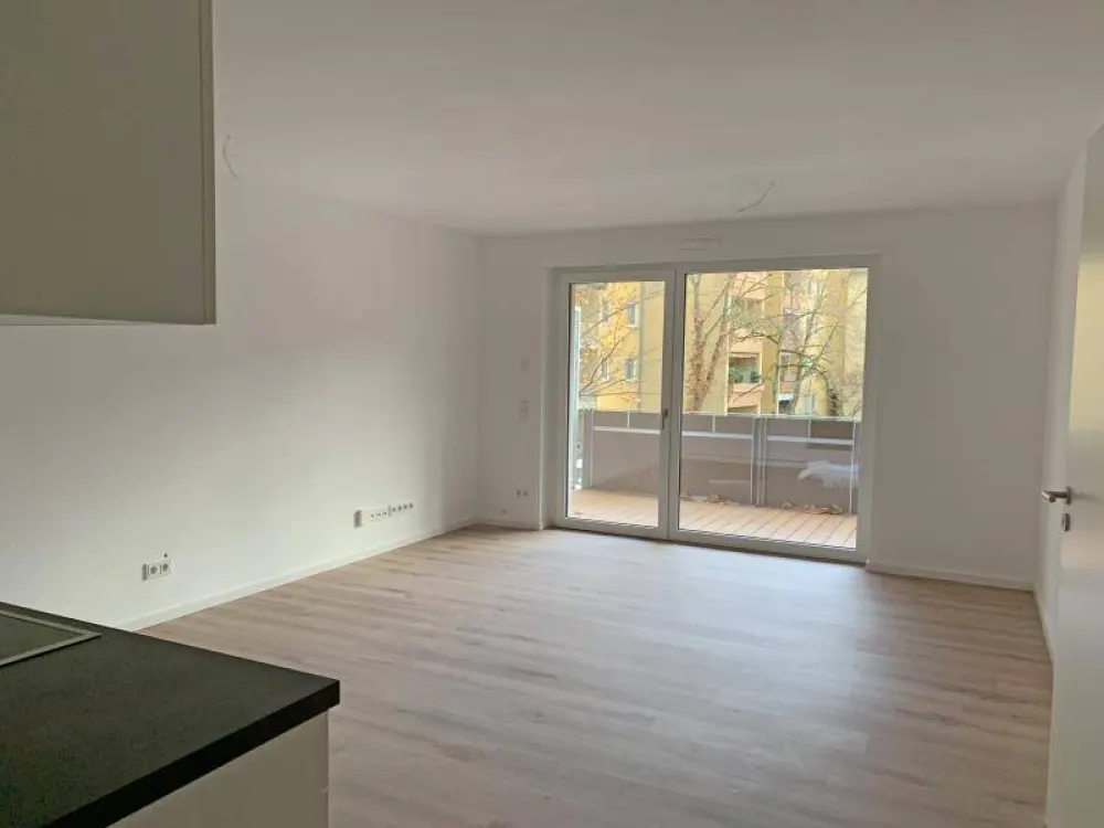 N-Schweinau: أول سكن! شقة عصرية وجذابة مكونة من 3 غرف (الطابق الأول) مع مطبخ مجهز، شرفة، مصعد + موقف سيارات تحت الأرض