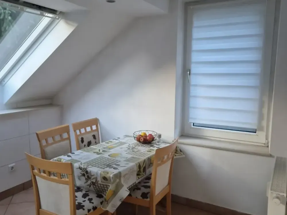 Small bright 2-room attic apartment in Ludenberg-Gerresheim