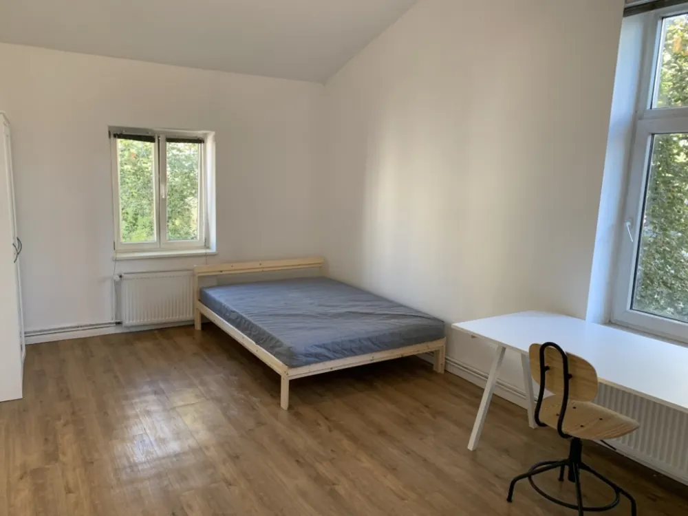 Partially Furnished Room (20 m2) in Central Location in Student 6-Person Shared Flat