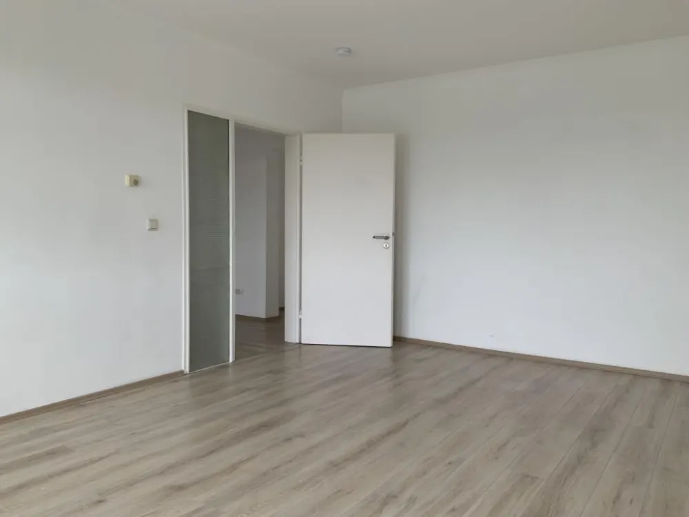 Available for viewing immediately!! 4-room apartment in Methler on offer, with laminate flooring