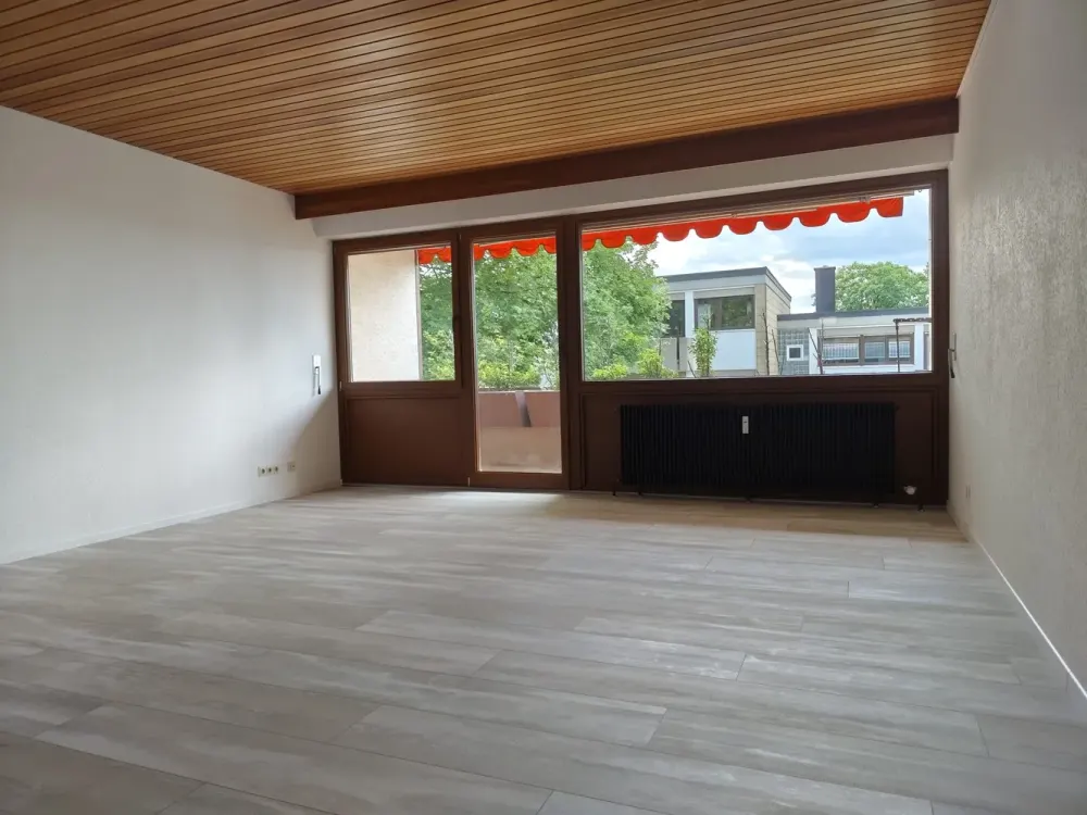 Galgenberg: Renovated, bright 4.5-room apartment with two balconies and garage