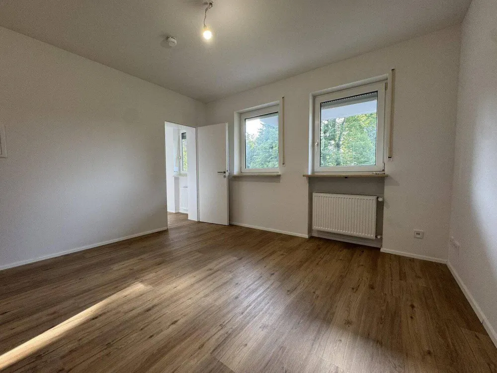 With Garden Share | First Occupancy After Renovation - Bright 1.5-Room Apartment in München-Giesing +++
