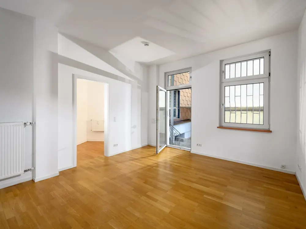 Directly from the Owner: Stylish, Bright Old Building with Charm and Comfort