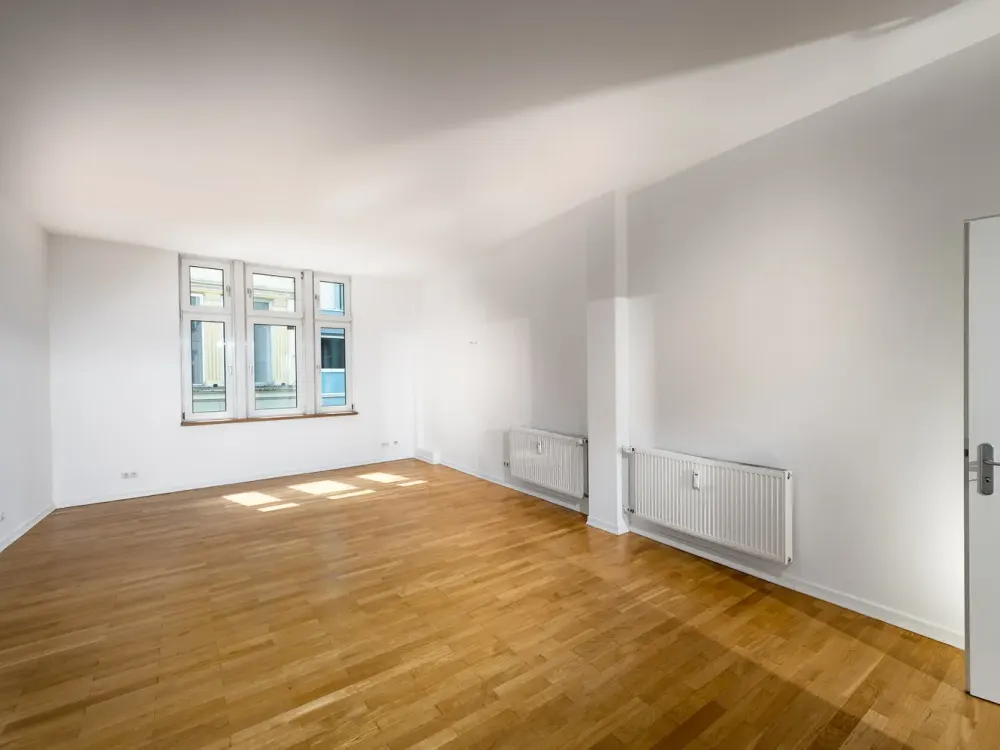 Directly from the Owner: Stylish, Bright Old Building with Charm and Comfort