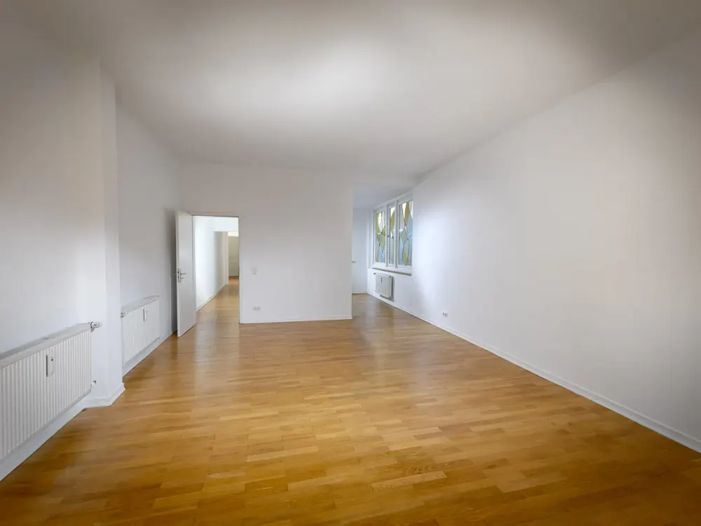Directly from the Owner: Stylish, Bright Old Building with Charm and Comfort