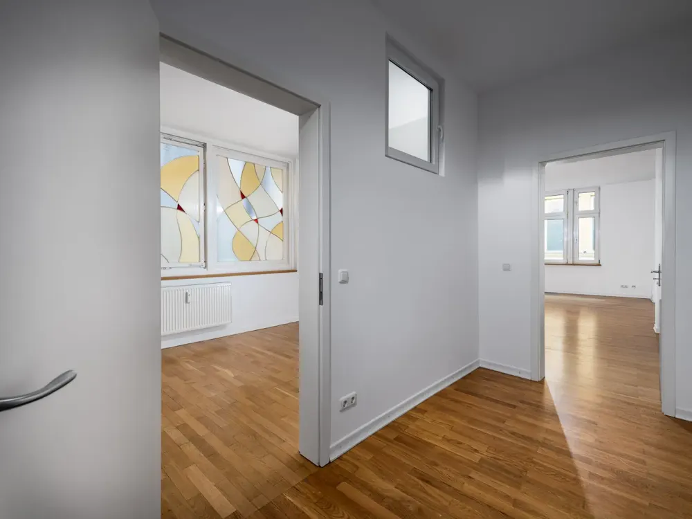 Directly from the Owner: Stylish, Bright Old Building with Charm and Comfort