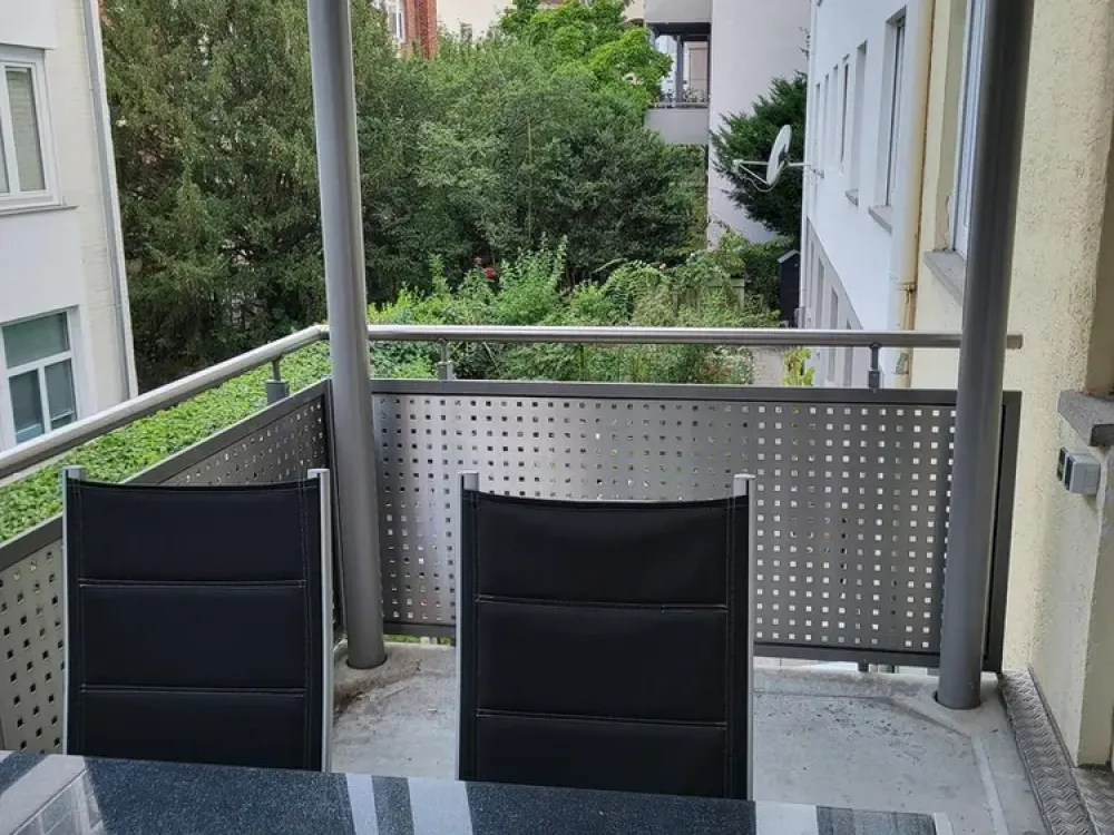 Fully furnished 2.5-room apartment with balcony and fitted kitchen in S-West