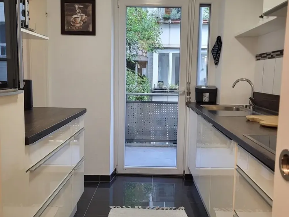Fully furnished 2.5-room apartment with balcony and fitted kitchen in S-West