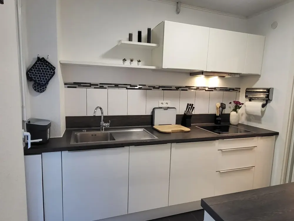 Fully furnished 2.5-room apartment with balcony and fitted kitchen in S-West