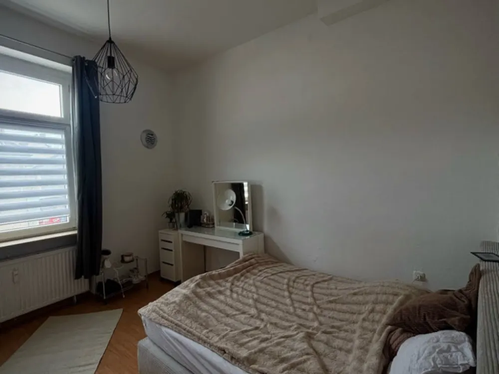 Bright 13m2 Room in Old Building 3-Person Shared Apartment