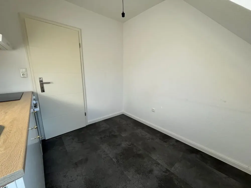 Helle, moderne 2 ZKB Wohnung im DG mit Einbauküche in Hannover Hainholz!