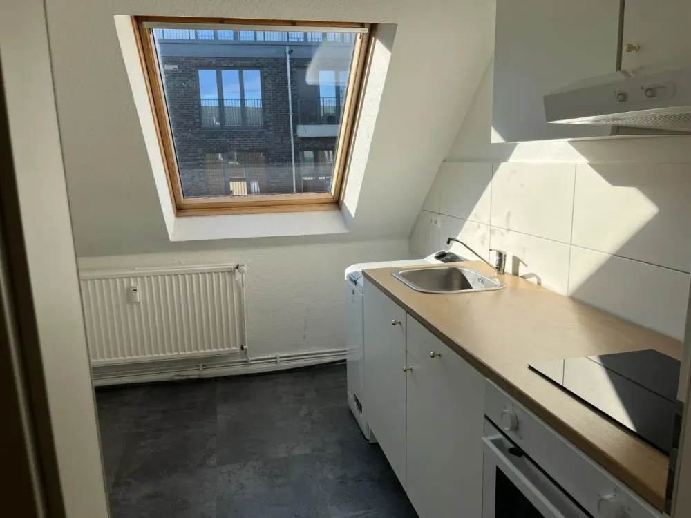 Helle, moderne 2 ZKB Wohnung im DG mit Einbauküche in Hannover Hainholz!
