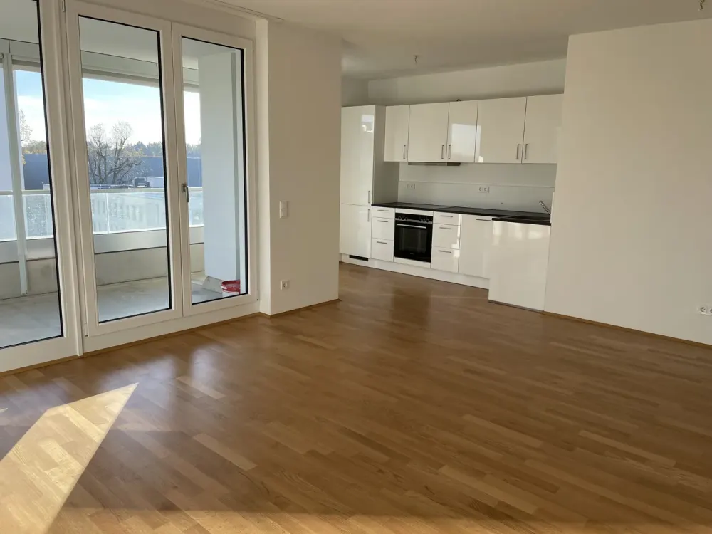 Dreamy 3-Room Apartment with Fitted Kitchen & Loggia in Allach (Near MAN/MTU)