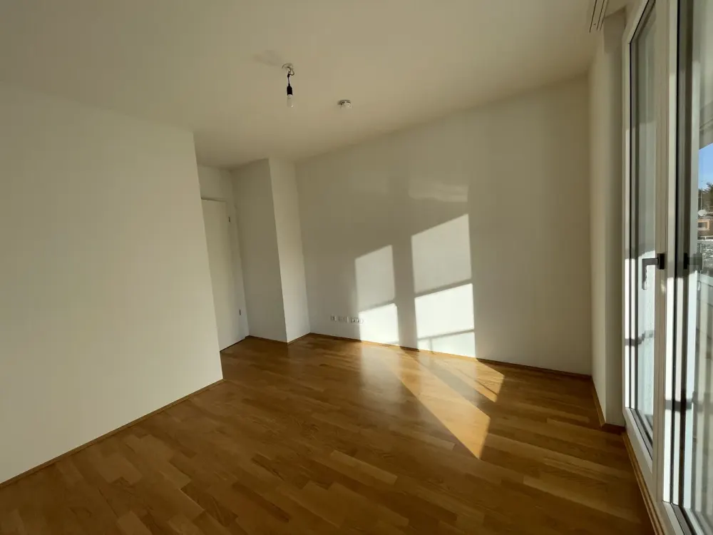 Dreamy 3-Room Apartment with Fitted Kitchen & Loggia in Allach (Near MAN/MTU)