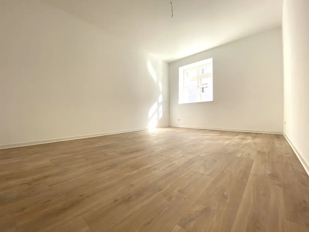 Beautiful bright 3-room apartment with large southwest balcony and fitted kitchen - parking spaces in parking garage