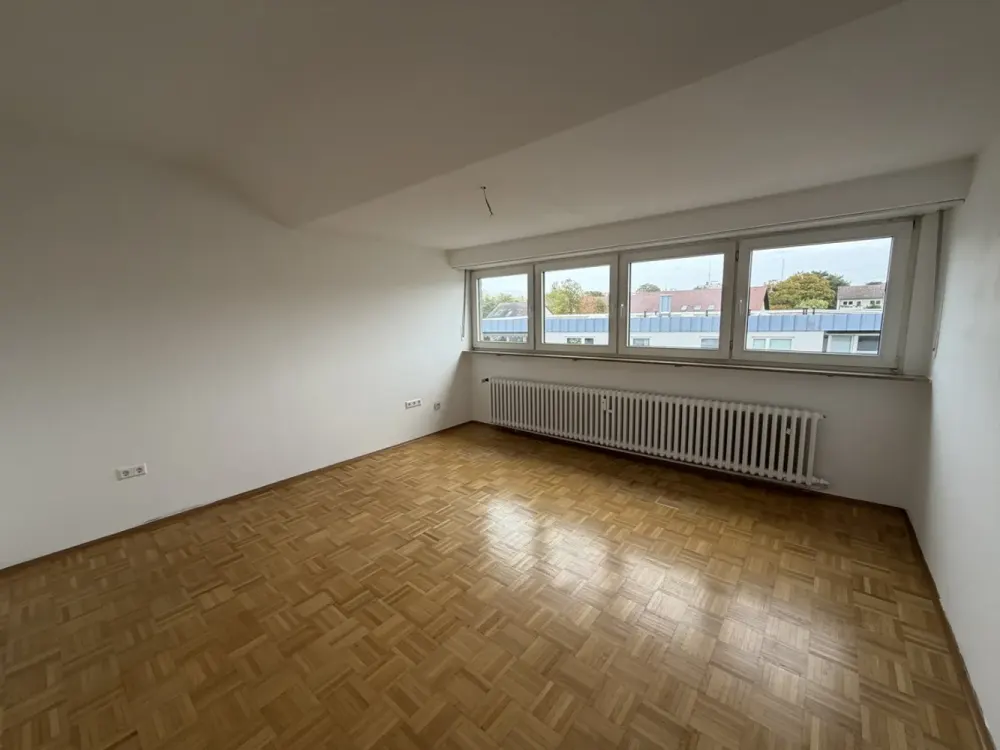 Bright Attic Apartment with 3 Rooms and Parking Space