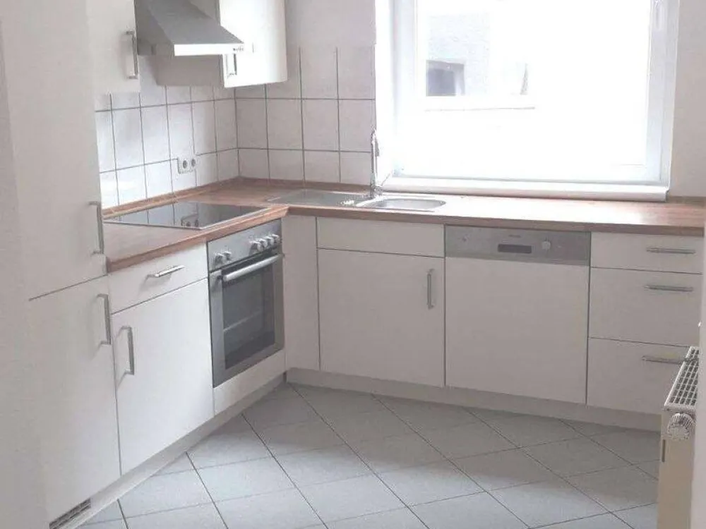 Compact three-room apartment in the heart of Erfurt - suitable for shared living