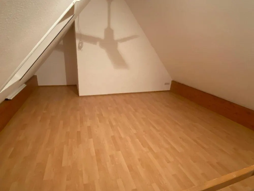 شقة مريحة على مستويين مع لوجيا، Dr. Kurzhals Immobilien GmbH، هاتف 02508/451، www.Dr-Kurzhals.de