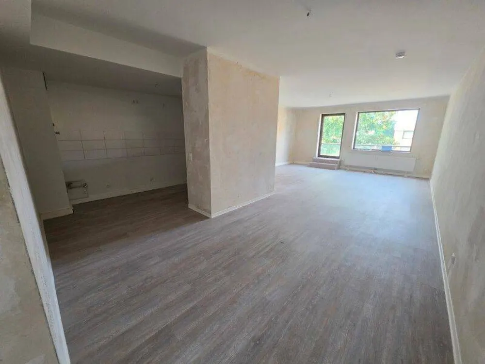 Living at Benrather Schloss - Renovated 2-Room Apartment - Building with Elevator