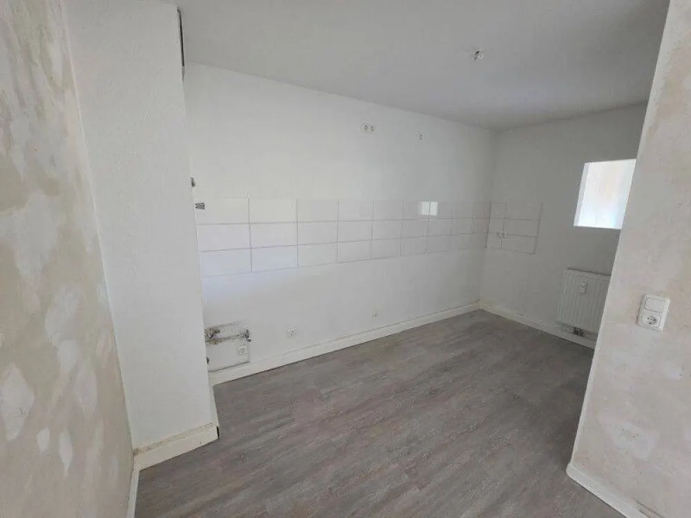 Living at Benrather Schloss - Renovated 2-Room Apartment - Building with Elevator