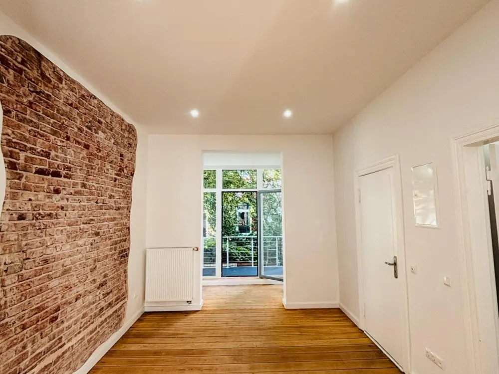 Renting 3-Room Apartment in the Middle of the District