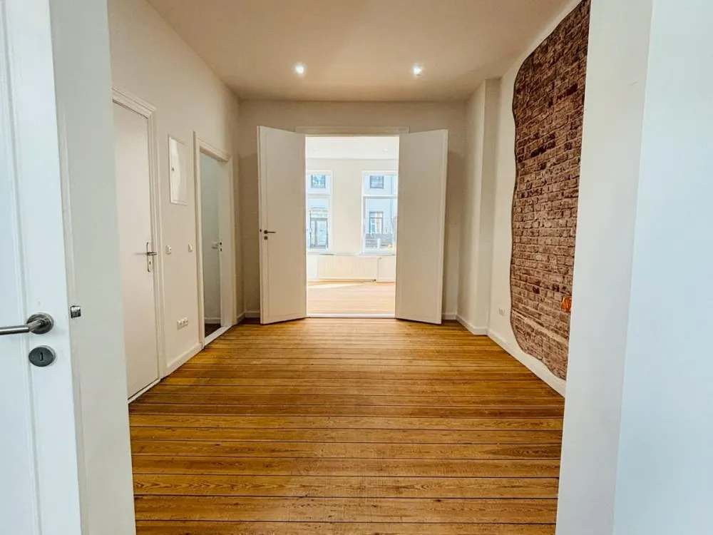 Renting 3-Room Apartment in the Middle of the District