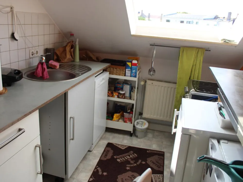 Singles & Couples - Optimal Location - Very Well Maintained