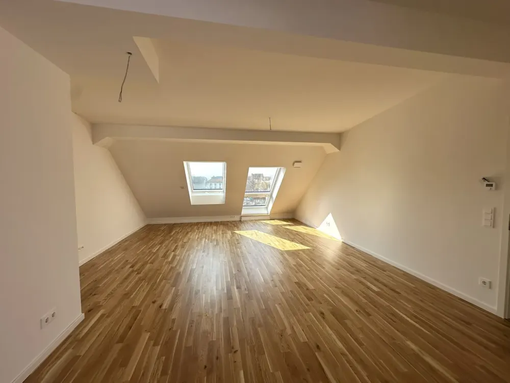 First Occupancy Cozy 4-Room Apartment with Loggia in Dresden-Friedrichstadt