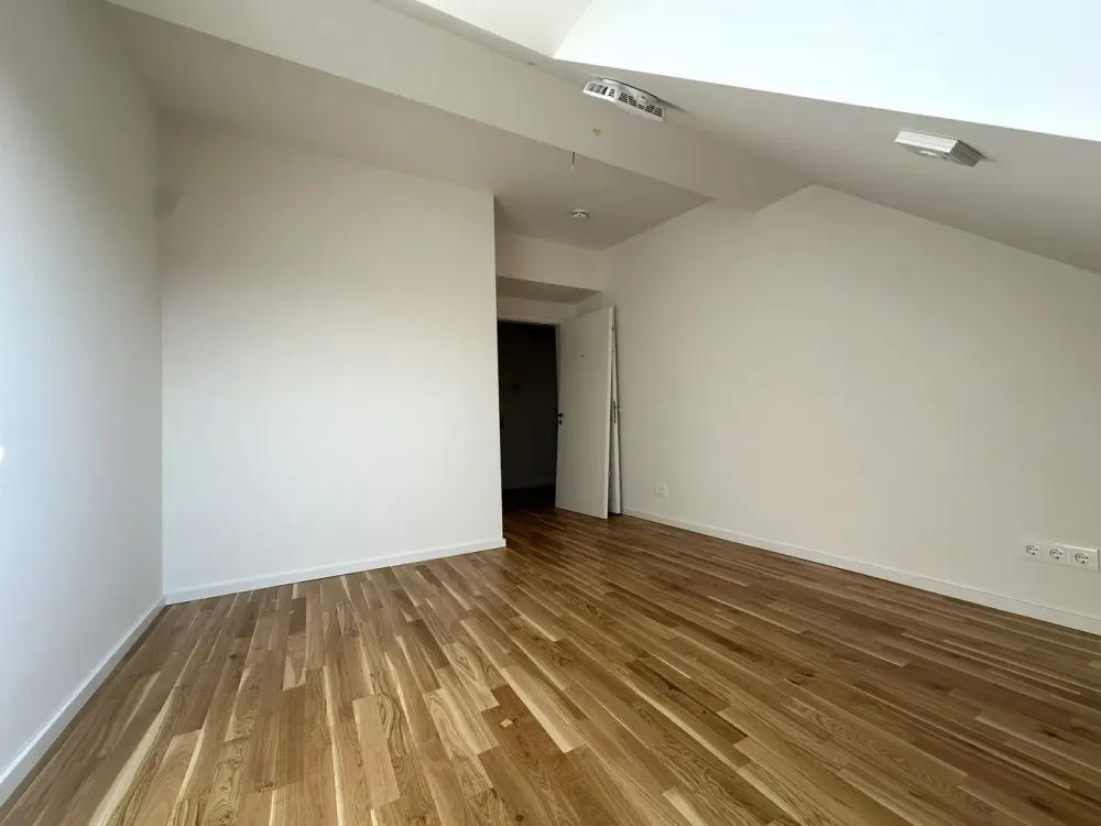 First Occupancy Cozy 4-Room Apartment with Loggia in Dresden-Friedrichstadt