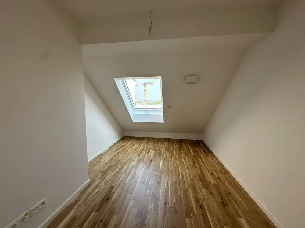 First Occupancy Cozy 4-Room Apartment with Loggia in Dresden-Friedrichstadt