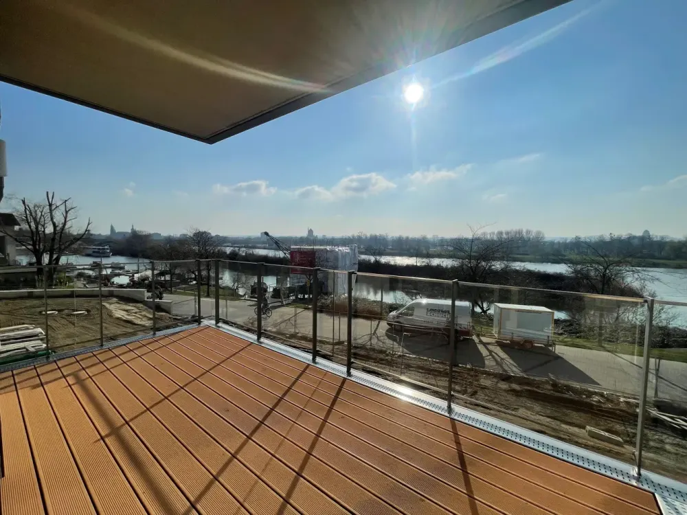 * In 1st row with large south balcony and magnificent Elbe view * 6140 *