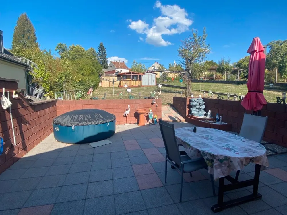 109 m² Apartment with Private Garden & Garage in Altenkessel