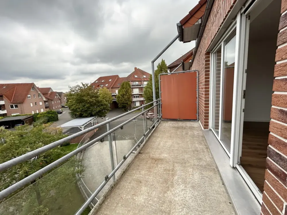 Bright 2-Room Apartment on the 2nd Floor with Kitchenette, Balcony, and Parking Space