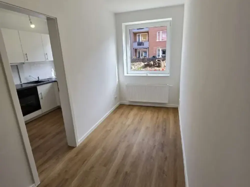 Familiär und im Grünen - neu sanierte 2,5-Zimmer-Erdgeschoss-Wohnung