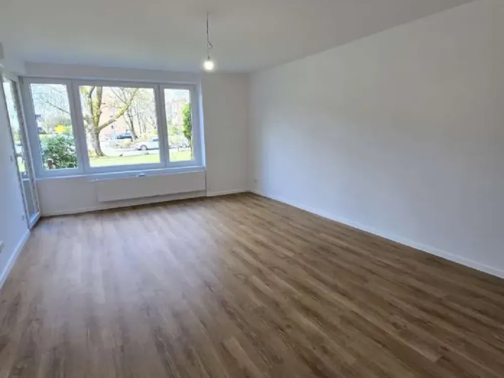 Familiär und im Grünen - neu sanierte 2,5-Zimmer-Erdgeschoss-Wohnung